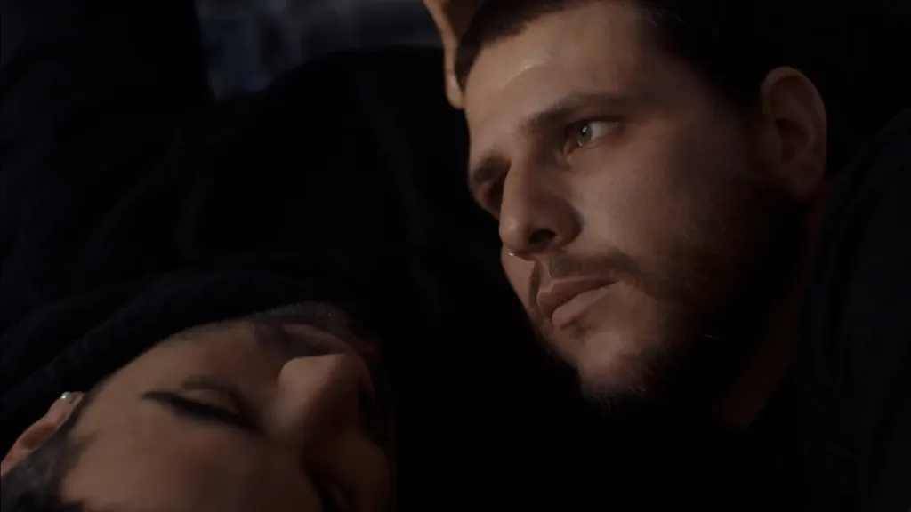 Photogramme de Why Do I See You in Everything?, scène intime