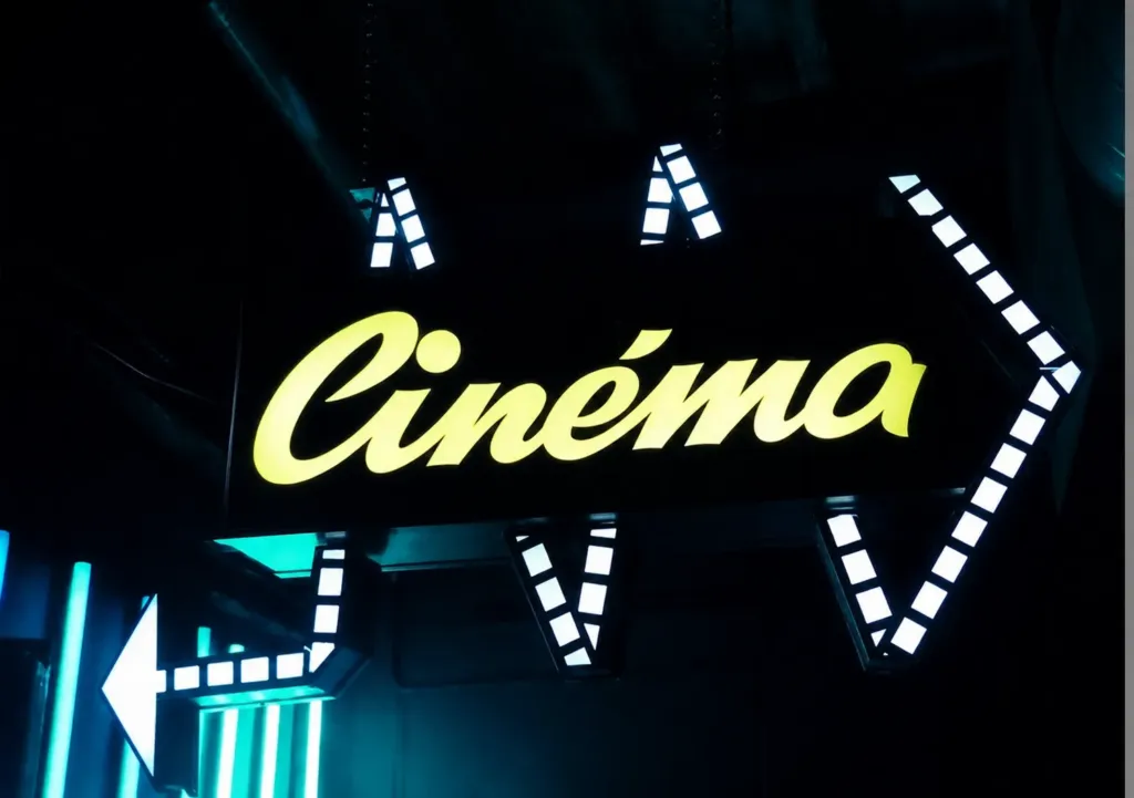 Enseigne lumineuse du Cinéma Spoutnik